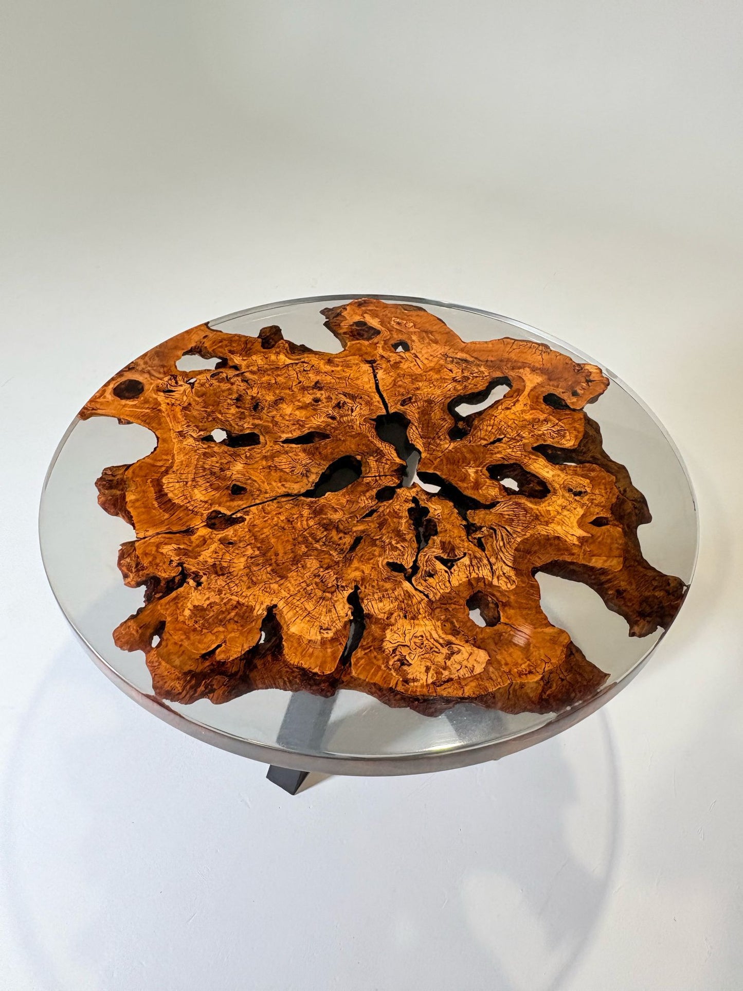 #Table ronde Olive Wood x Epoxy