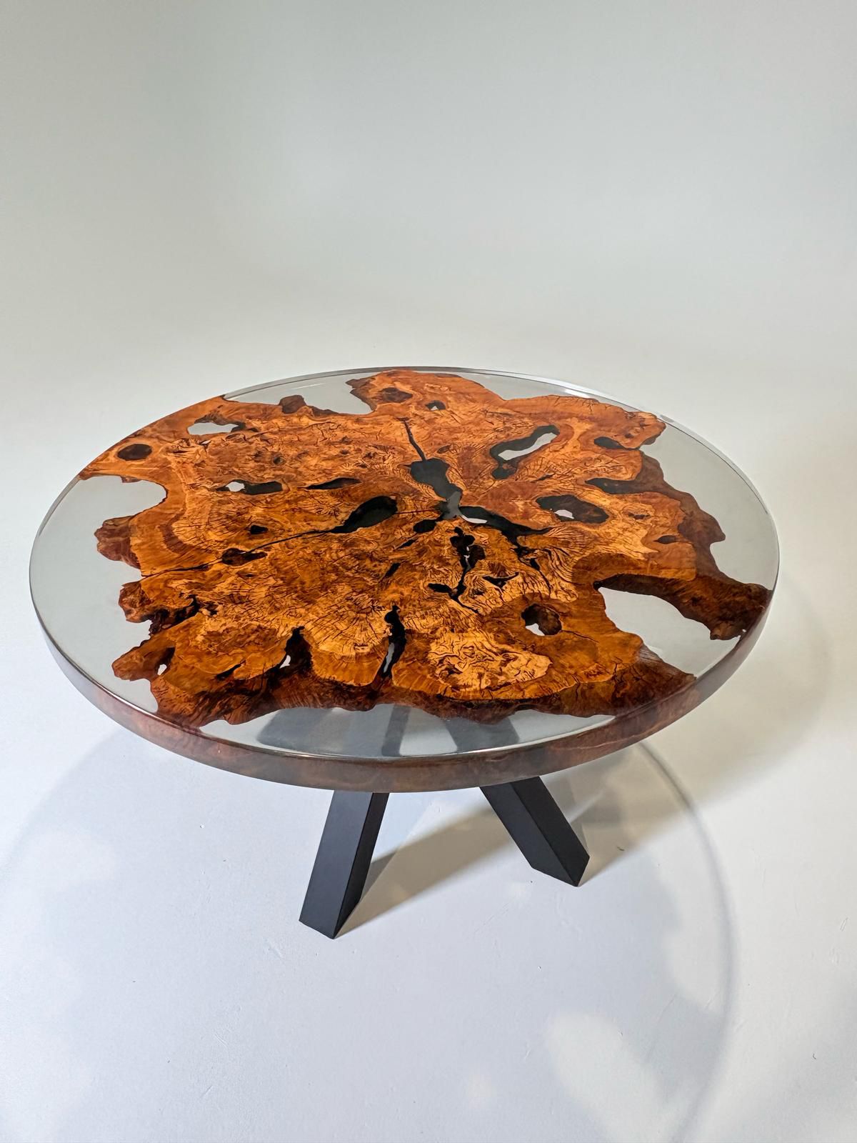 #Table ronde Olive Wood x Epoxy