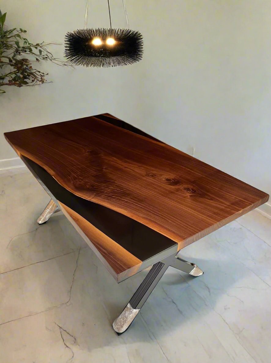 WALNUTWOOD DINING TABLE